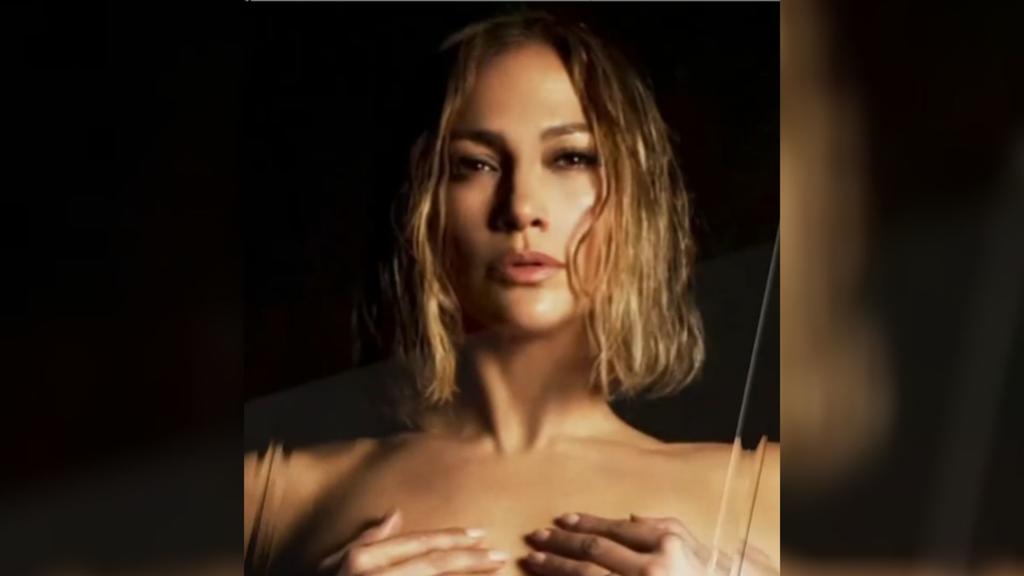 Es muy bien sabido que Jennifer Lopez en donde se pare irradia sensualidad al máximo, pero en esta ocasión dejó a todos sus fans con la boca abierta al mostrarse totalmente desnuda.  (ESPECIAL) 