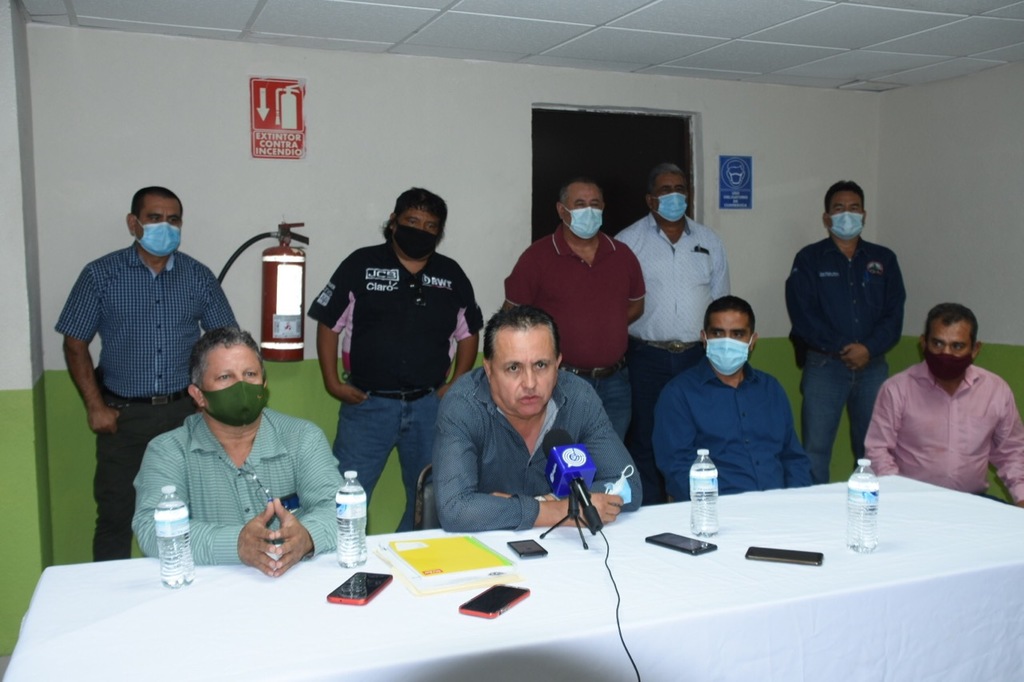 La empresa dio a conocer que no le alcanza el dinero de diciembre para pagarles a sus trabajadores, señaló el líder sindical Ismael Leija Escalante. (EL SIGLO DE TORREÓN) 