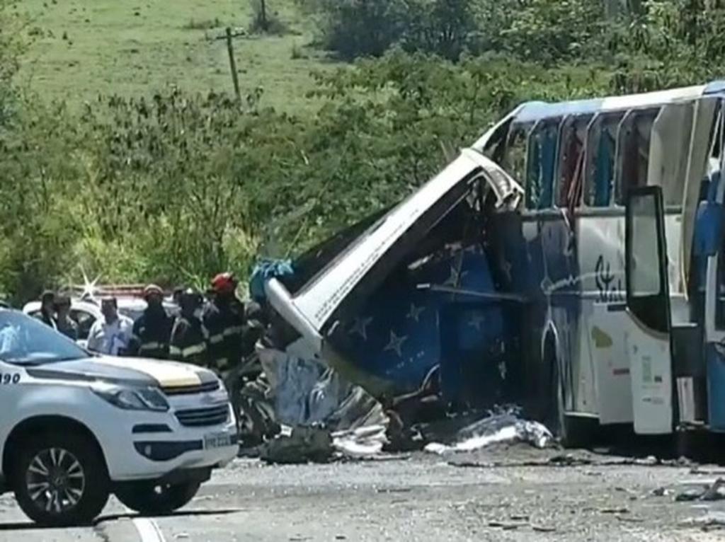 De acuerdo con el Cuerpo de Bomberos, 37 pasajeros que viajaban en el autobús murieron en el local y otros 3 fallecieron en hospitales de la región. (ESPECIAL)