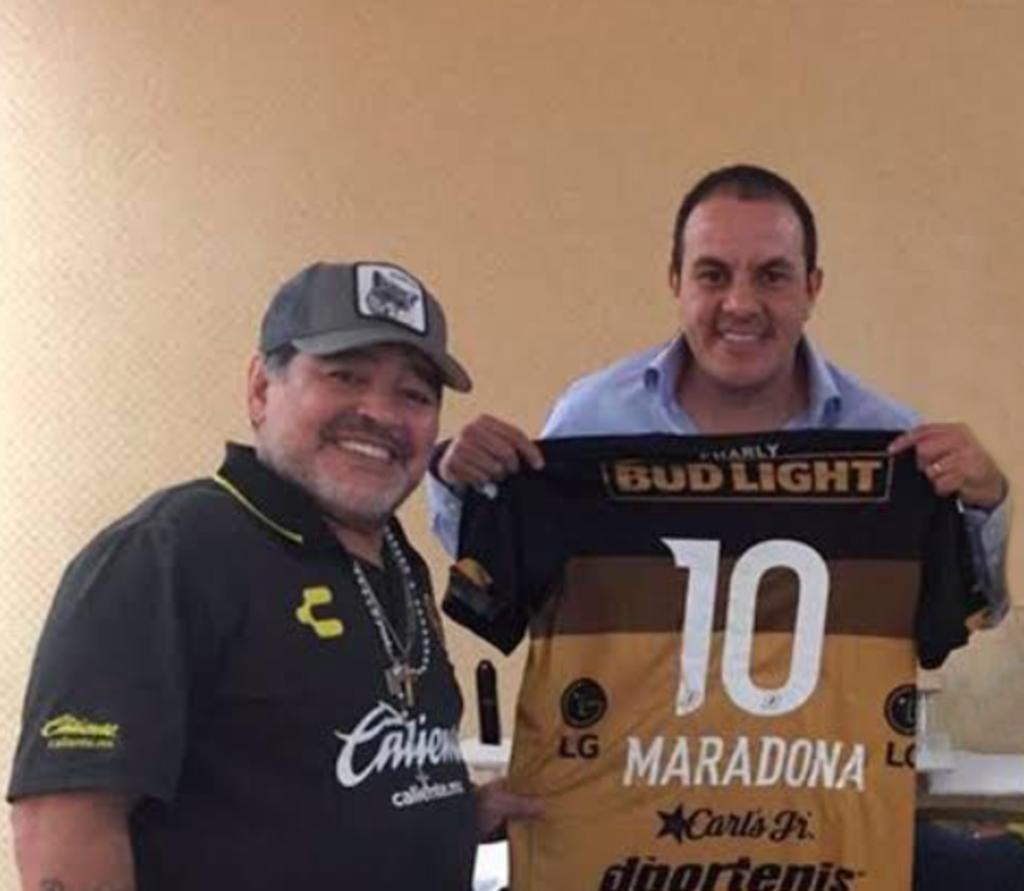 Cuauhtémoc Blanco, gobernador de Cuernavaca, lamentó a través de redes sociales la muerte del astro del futbol Diego Armando Maradona, quien murió este miércoles a los 60 años de edad.
(TWITTER)
