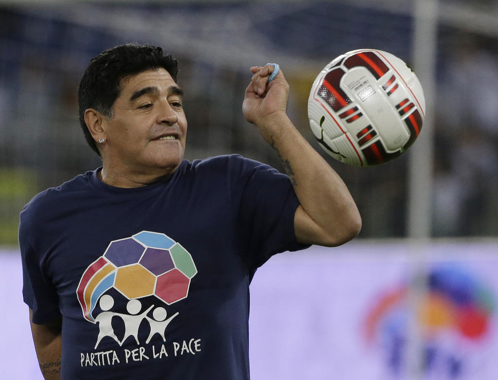 Emmanuel López de Anda, es un aficionado lagunero con un gusto particular por el futbol argentino y por Boca Juniors, tuvo la oportunidad de conocer al astro del futbol Diego Armando Maradona, conviviendo con él y escuchando de su voz el amor que le tiene al pueblo de México. (ARCHIVO)