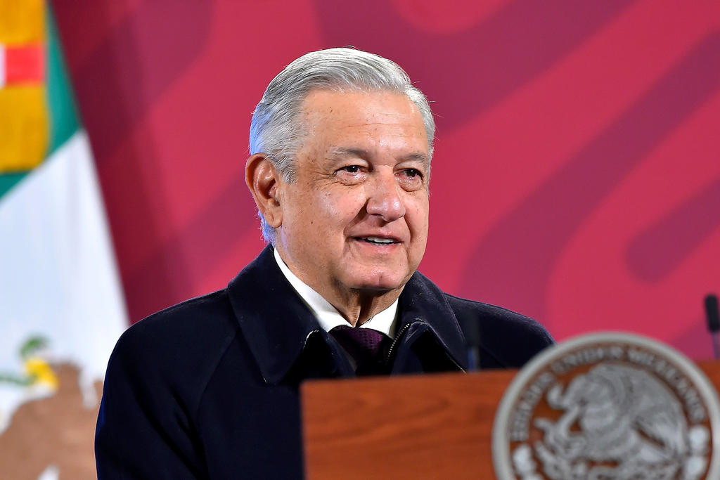 Luego de que el presidente Andrés Manuel López Obrador presentara, esta mañana de jueves, la Guía Ética para la Transformación de México, políticos, actores, periodistas y escritores se pronunciaron a favor y en contra del documento. (EFE)