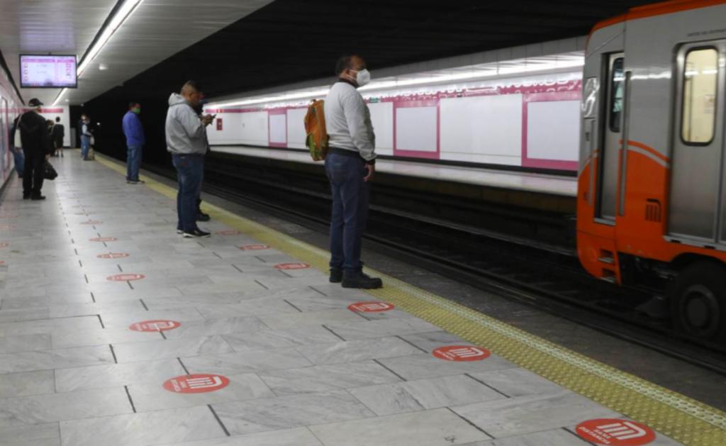 El Sistema de Transporte Colectivo Metro adjudicó al consorcio chino CRRC Zhuzhou Locomotive el contrato para la modernización de la Línea 1 del Metro, por 32 mil 219 millones 249 mil 180 de pesos.
(ARCHIVO)