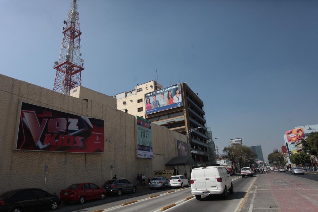 La mayor televisora de México, Grupo Televisa, tiene un “poder sustancial en televisión de paga” en el país, dijo el viernes un organismo regulador autónomo. (ARCHIVO)
