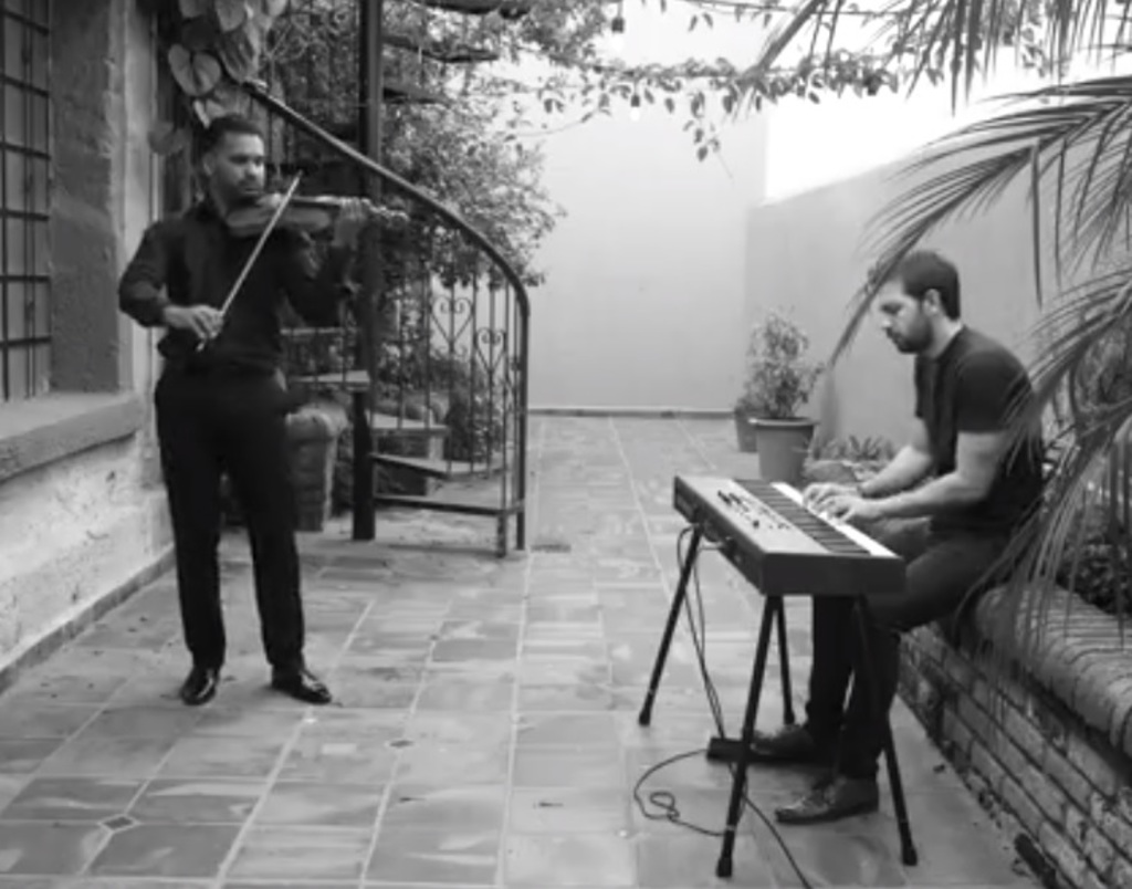 Empatía. Fernando Manuel Gallegos y Luis González abrazan con su música a los afectados.