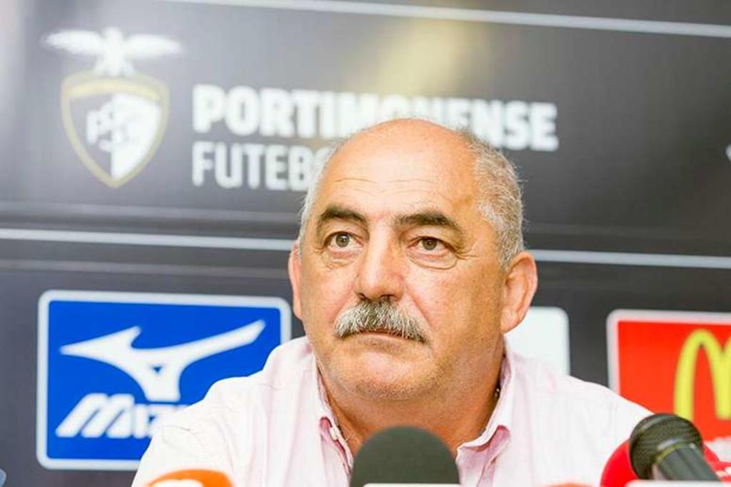 El entrenador portugués Vítor Oliveira, que logró ascender once veces a equipos de segunda a primera división, falleció este sábado a los 67 años, informó la Liga portuguesa. (Especial) 