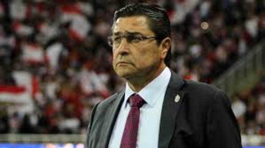 El veterano director técnico, Luis Fernando Tena será el nuevo responsable de dirigir al FC Juárez, que acababa de cortar su relación con Gabriel Caballero.