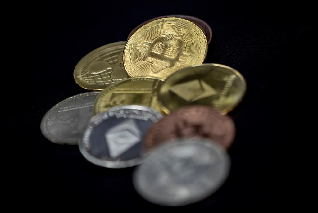El bitcoin, la criptomoneda más utilizada, ha tocado hoy su precio máximo histórico, que se ha situado en 19,857 dólares, muy cerca de la frontera de los 20,000 dólares, aunque posteriormente ha bajado y ahora ronda los 19,500 dólares. (ARCHIVO) 