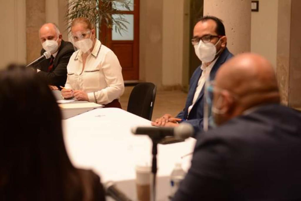 La alcaldesa, Marina Vitela, presentó la Ley de Ingresos 2021 ante la Comisión de Hacienda, Presupuesto y Cuenta Pública del Congreso del Estado de Durango y sus integrantes reconocieron que a diferencia de otros municipios, no consideraron en Gómez Palacio incrementos ni creación de nuevos impuestos para el próximo año. (DIANA GONZÁLEZ)