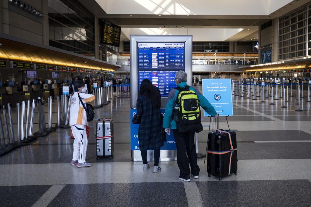 Los grandes aeropuertos internacionales de Estados Unidos se recuperarán más lentamente que los pequeños, por lo que si no mejoran las cifras de pasajeros y no se aprueba pronto un paquete de estímulo serán 'los que más sufran en 2021', informó este martes la agencia de calificación crediticia Moody's. (ARCHIVO) 
