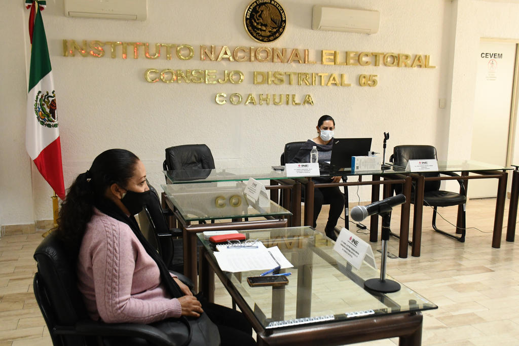 Karina Hernández Trejo, consejera presidenta de la Junta Distrital 05 del INE en Torreón, dijo que este proceso federal será uno de los más grandes y complejos en la historia. (FERNANDO COMPEÁN)