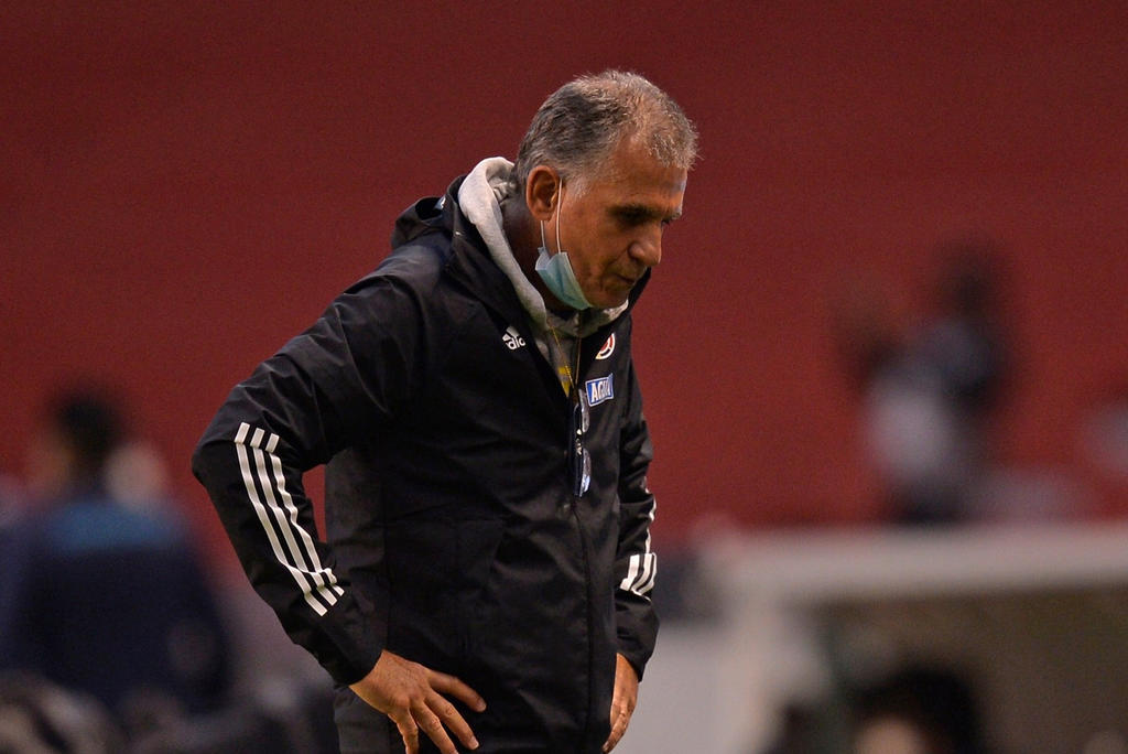 El portugués Carlos Queiroz dejó de ser el seleccionador de Colombia tras haber llegado a un acuerdo con los directivos de la federación de fútbol de este país, luego de las goleadas que recibió el equipo por 0-3 con Uruguay y 6-1 con Ecuador en noviembre por las eliminatorias del Mundial de Catar 2022. (ARCHIVO)