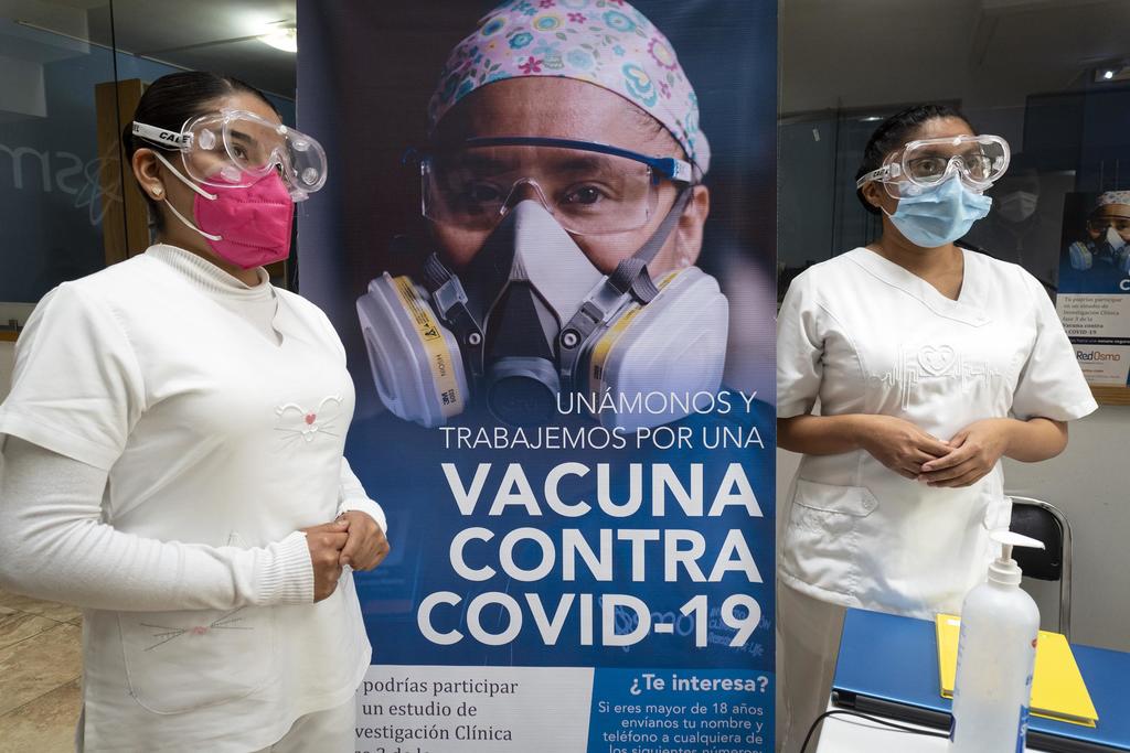 Ebrard aseguró que la vacunación contra COVID-19 está por iniciar en México durante este mes de diciembre. (ARCHIVO)