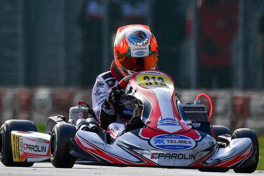  El piloto mexicano de 13 años Jesse Carrasquedo, pupilo del piloto de F1 Sergio Pérez, se entrenó entre el martes y el miércoles en el circuito de Navarra (España) y lo hizo al volante de un Fórmula 4. (ARCHIVO)