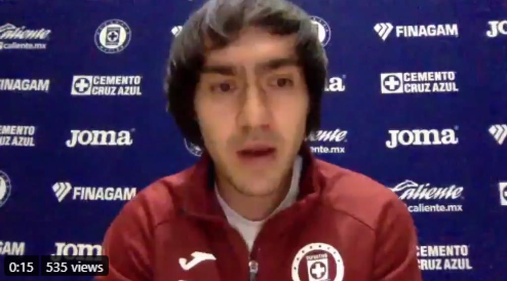 El lateral del Cruz Azul mexicano Joaquín Martínez aseguró este miércoles que para vencer a los Pumas UNAM en la semifinal del Apertura 2020, su equipo debe dominar en la posesión de pelota. (ARCHIVO)
