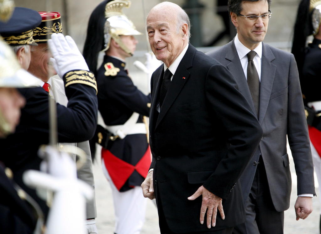 El expresidente francés, Valéry Giscard d'Estaing, que dirigió Francia entre 1974 y 1981, falleció este miércoles a los 94 años de edad, confirmó el Elíseo. (EFE)