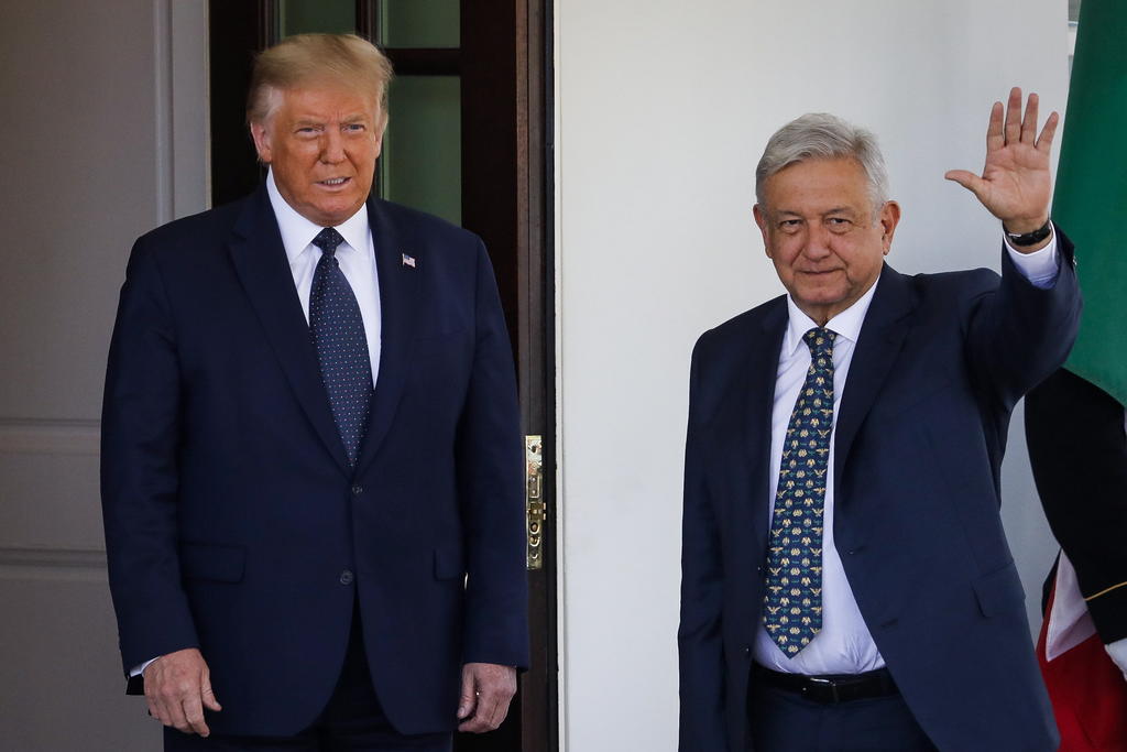 López Obrador dijo que en su viaje a Washington en julio habló con Trump y el vicepresidente Mike Pence y que “ellos ayudaron y facilitaron a que México fuese tomado en cuenta y contara con la vacuna”. (ARCHIVO)