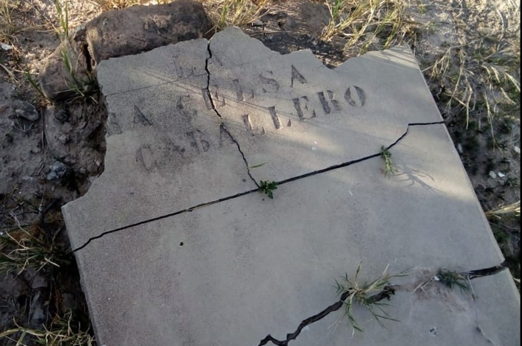 Relato. Tumba de Celsa Caballero en el cementerio de Ciudad Jiménez.
