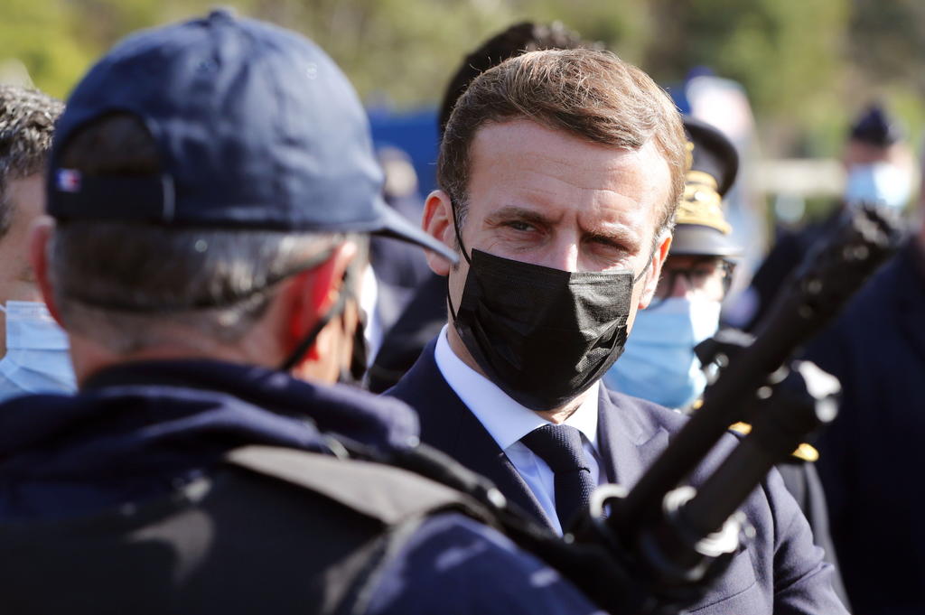El presidente francés, Emmanuel Macron, anunció este viernes la creación de una plataforma para denunciar las discriminaciones, incluidas las policiales, al tiempo que se comprometió a combatir la violencia de las fuerzas del orden, que consideró aisladas y no generalizadas. (ARCHIVO) 
