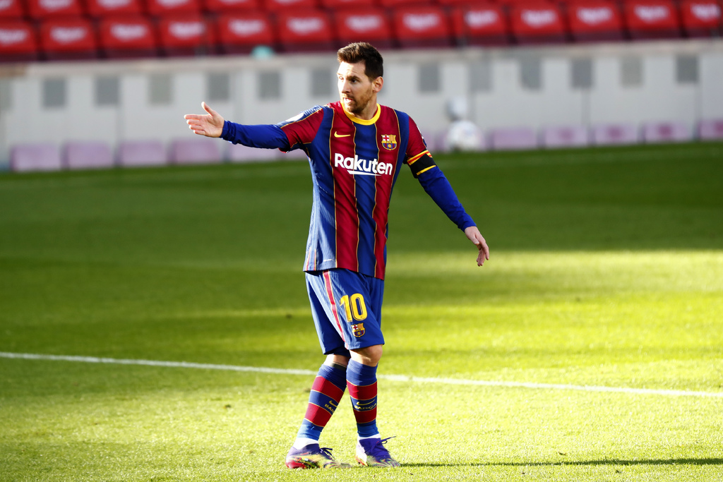 Lionel Messi suma 641 goles con Barcelona, mientras que Pelé metió 643 con el Santos de Brasil. (EFE)