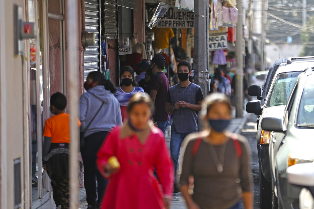 El semáforo epidemiológico naranja indica riesgo medio de contagio y permite la operación limitada de actividades no esenciales.