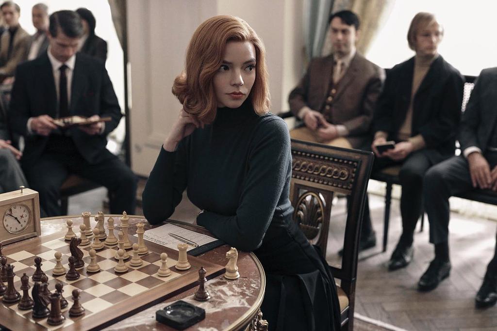 Gracias al éxito que ha representado la serie de Netflix The Queen 's Gambit, las y los interesados en comenzar a jugar ajedrez se han multiplicado. (INSTAGRAM @anyataylorjoy)