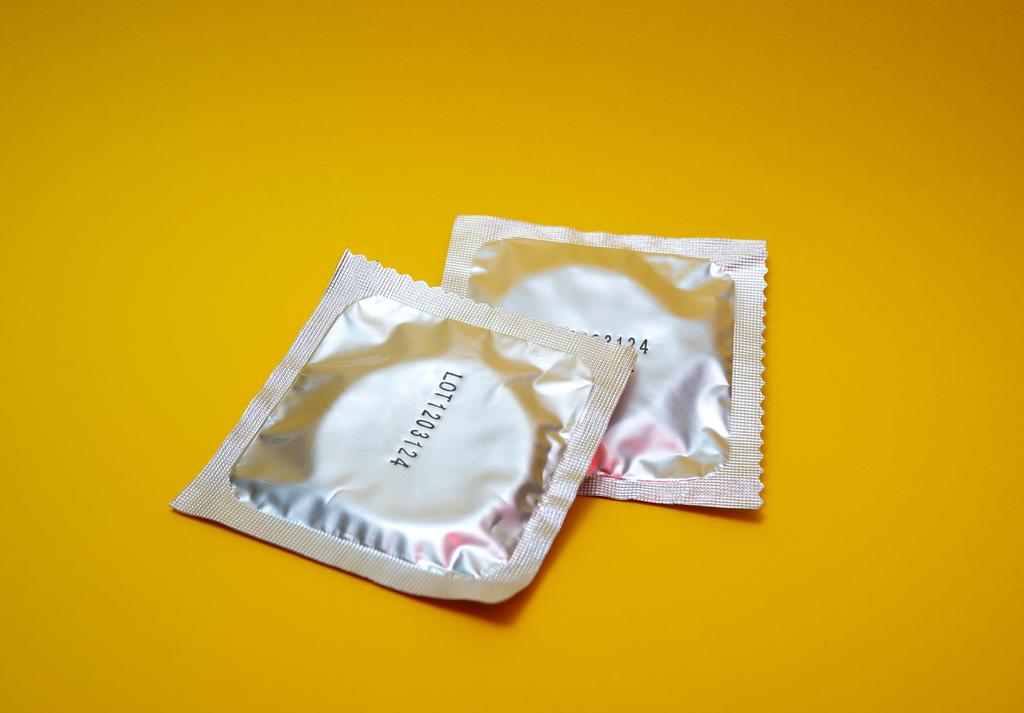 La alergia al látex es un padecimiento común, y por el cual algunas personas limitan su uso de preservativos como los condones para evitar reacciones alérgicas. (ESPECIAL)
