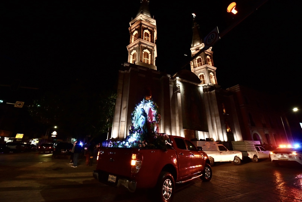 El acto terminó en la Parroquia de Guadalupe en Torreón. (ÉRICK SOTOMAYOR)