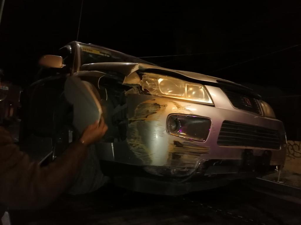 Un conductor abandonó su vehículo tras derribar el medidor de gas de un domicilio y causar daños a un negocio en la colonia Sección 38 de la ciudad de Torreón.
(EL SIGLO DE TORREÓN)