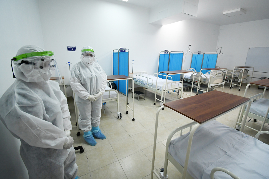 El Centro de Atención y Recuperación COVID cuenta con 30 personas de enfermería y 11 médicos especializados en el servicio y generales con experiencia en atención al coronavirus. (FERNANDO COMPEÁN)