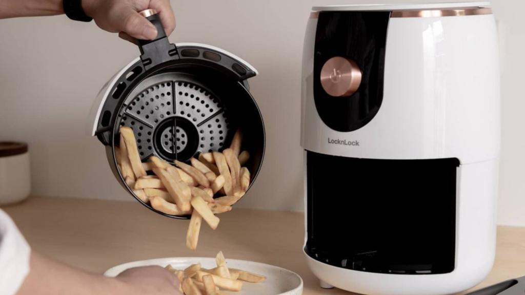 Las freidoras de aire o Air Fryers son electrodomésticos capaces de cocinar alimentos con el uso de aire caliente, sin necesidad de utilizar aceite. (Instagram @locknlock_thailand)