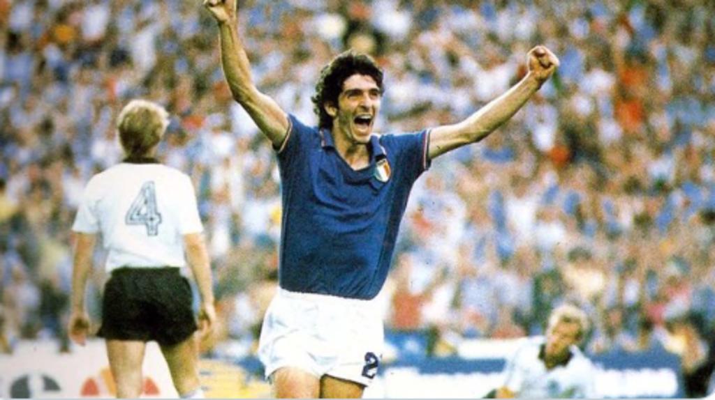 Paolo Rossi, quien falleció este miércoles, fue la máxima figura de la selección de Italia durante la Copa del Mundo de 1982, en la cual marcó seis goles, y fue galardonado con el Balón de Oro. (ESPECIAL)
