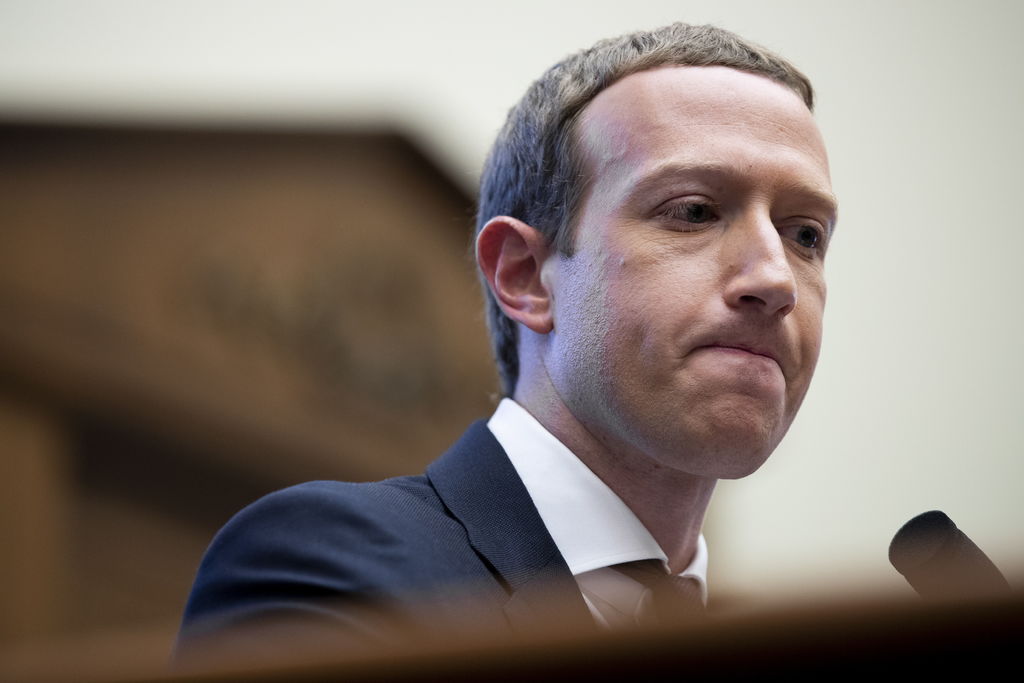 Mark Zuckerberg, dueño de la red social Facebook, en una comparecencia con las autoridades estadounidenses. (EL SIGLO DE TORREÓN) 
