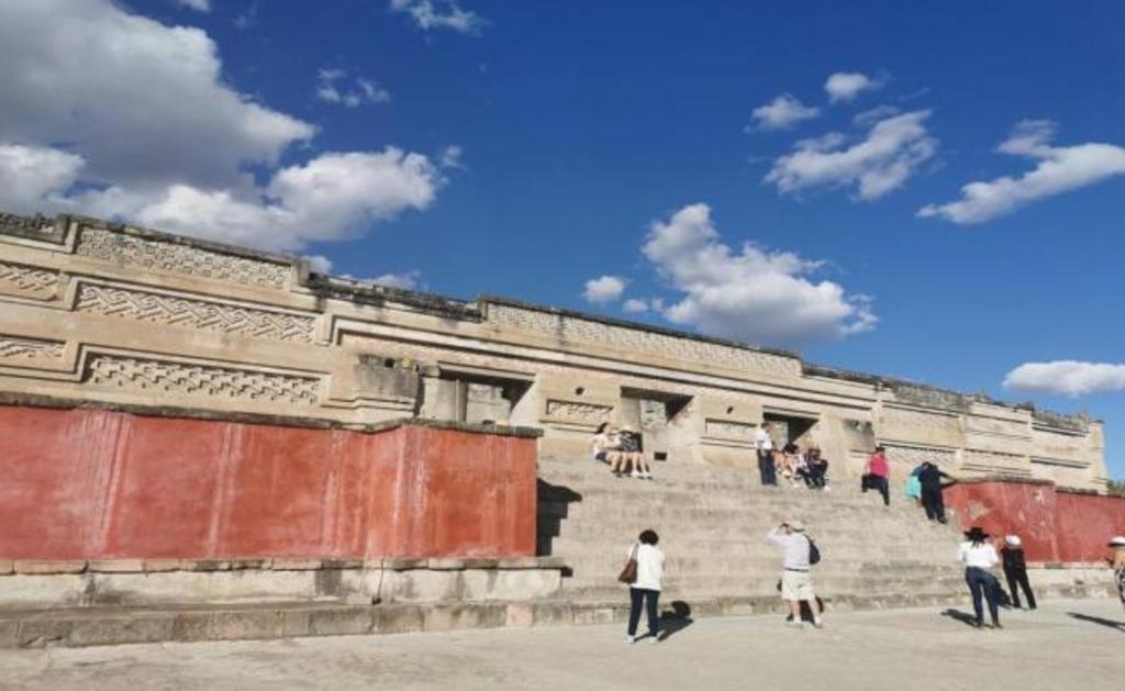 Luego de que se informara a través de redes sociales que este 10 de diciembre la zona arqueológica de Mitla reabriría sus puertas, autoridades del Instituto Nacional de Antropología e Historia (INAH) de Oaxaca señalaron que la fecha fue cambiada para el próximo 17 de diciembre.
(ARCHIVO)
