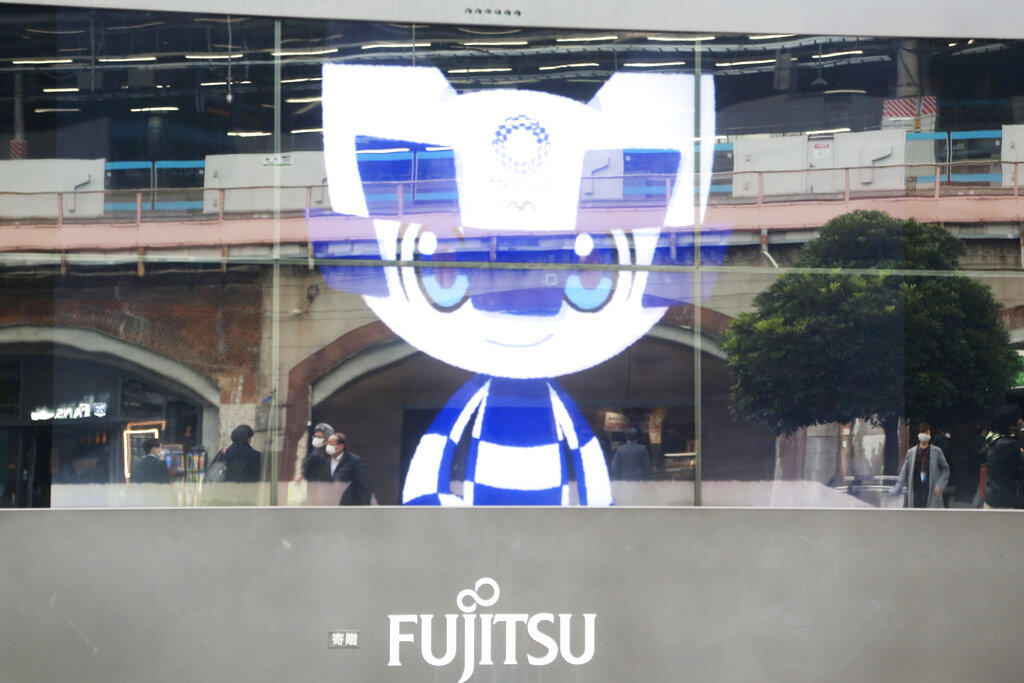 Un televisor muestra a Miraitowa, mascota de los Juegos Olímpicos de Tokio (AGENCIAS / AP)