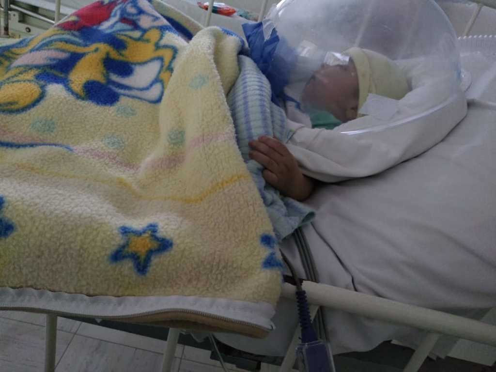 Al bebé Josué Roberto le fue diagnostica una atresia atricuspídea por lo que se encuentra en espera de una cirugía de corazón.