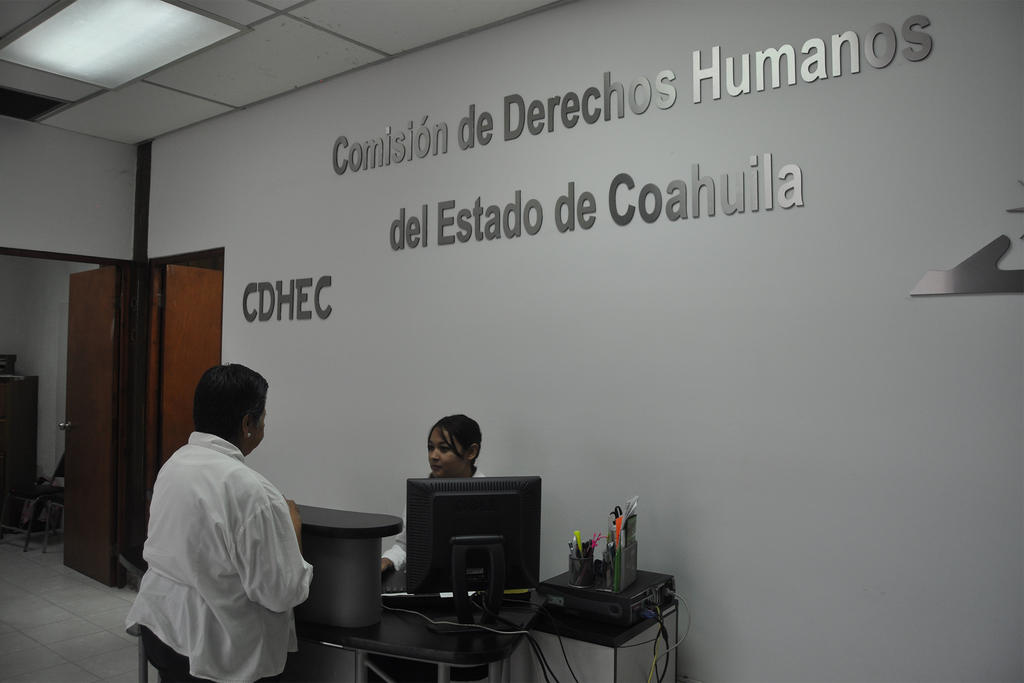 La Comisión de Derechos Humanos en Coahuila (CDHEC) calificó como excesiva la petición de la publicación de los nombres de personas sentenciadas por feminicidio, al señalar que ésta podría recaer en una violación a los derechos humanos.(ARCHIVO)