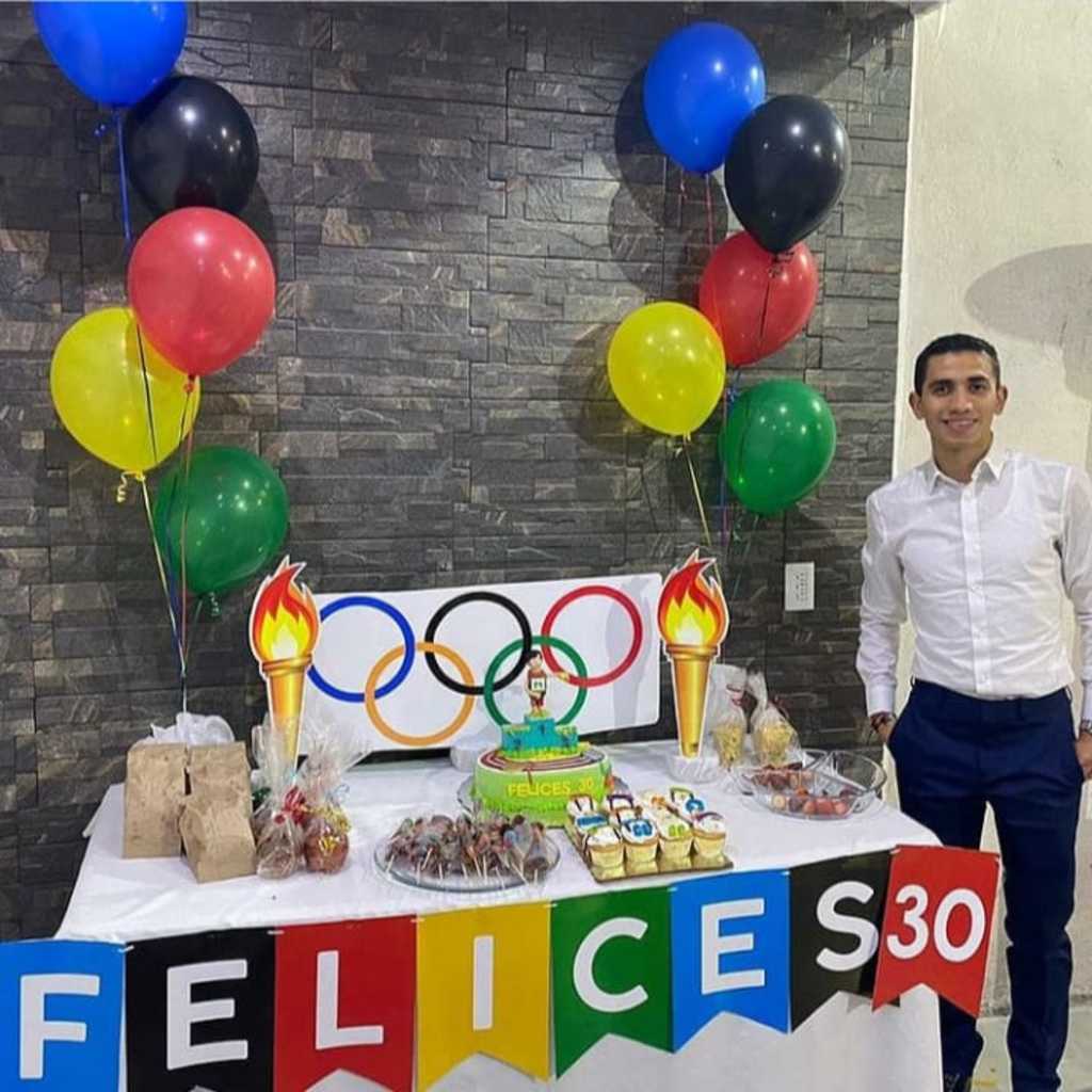 El atleta que ganó el Premio Estatal del Deporte 2020 en Coahuila, tuvo una pequeña celebración por su cumpleaños número 30. (ESPECIAL)