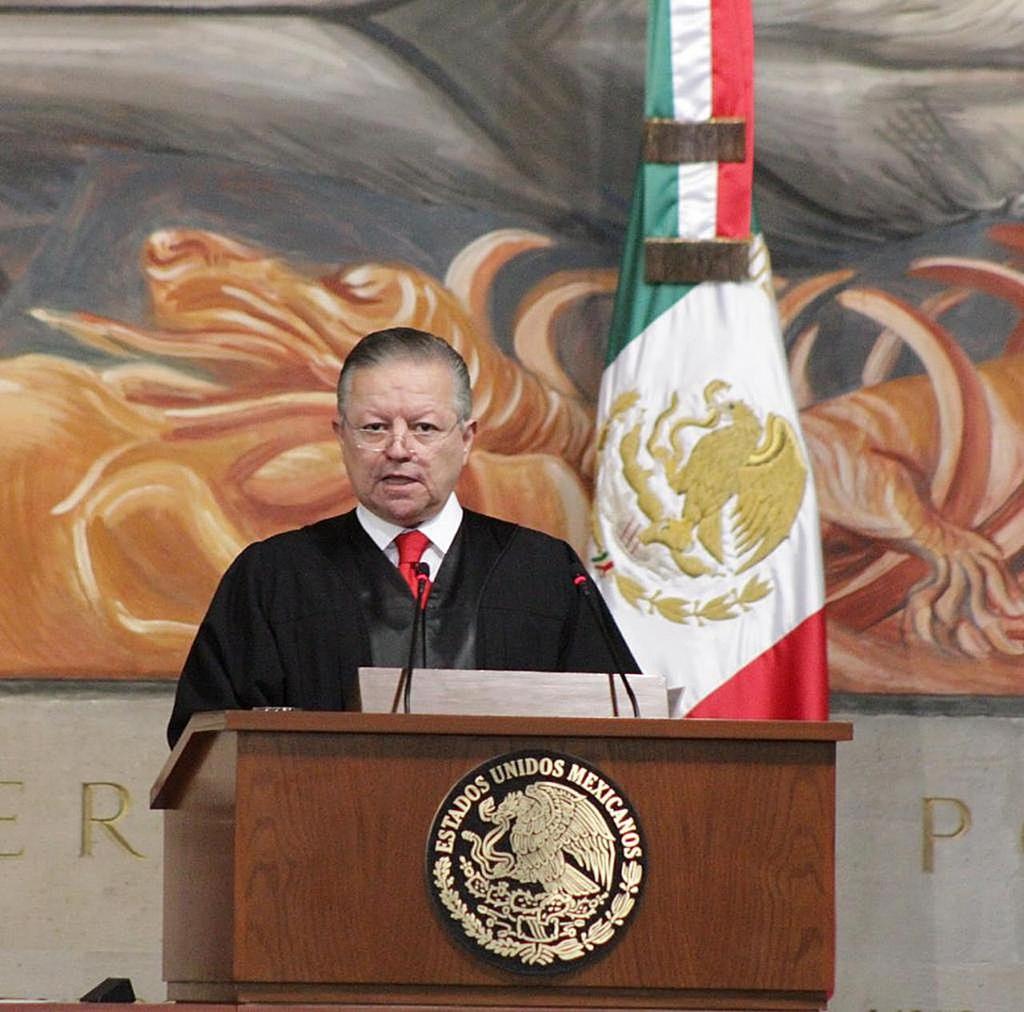 Las cárceles mexicanas están repletas de pobres a los que se fabrican delitos, acusó ayer el presidente de la SCJN.