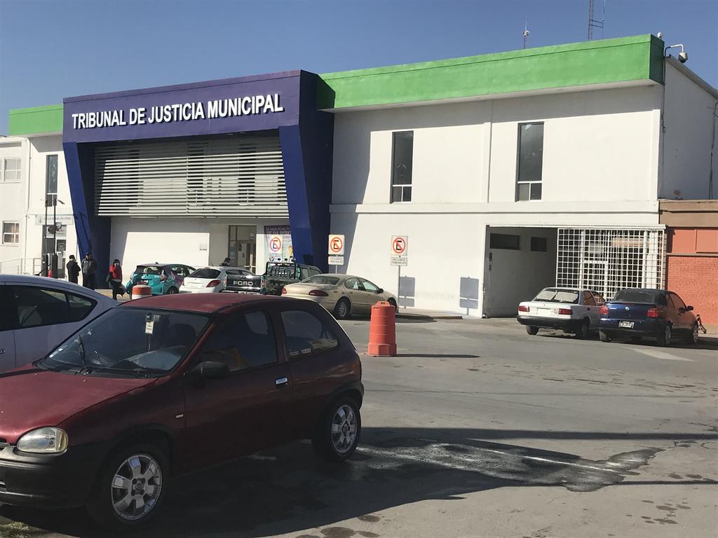 La Dirección de Seguridad Pública de la ciudad de Torreón, informó sobre la detención de un hombre identificado como Edgar “N”, quien fue detenido por su probable responsabilidad en el delito de robo a comercio.
(ARCHIVO)