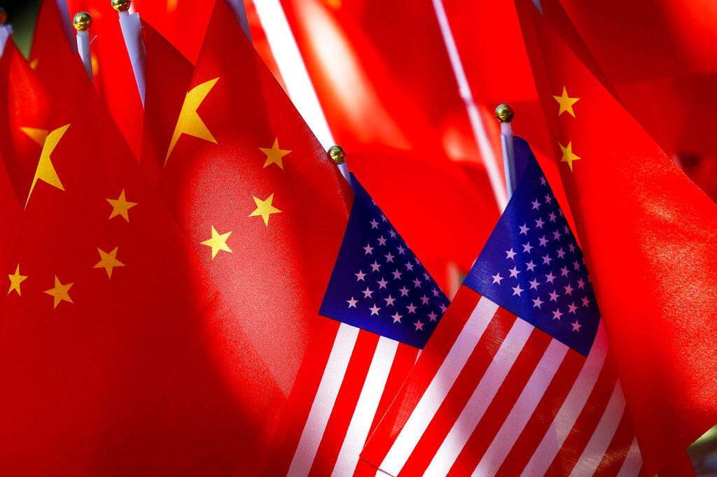 El Gobierno de Estados Unidos anunció este miércoles sanciones contra dos empresas chinas y otras dos emiratíes por haber ayudado a exportar productos petroquímicos de la iraní Triliance, que fue designada a principios de este año por Washington.