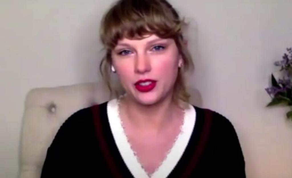 Después de una entrevista con Jimmy Kimmel el pasado 14 de diciembre, Taylor Swift se convirtió en tendencia en diferentes redes sociales al despertar la preocupación en sus fans por una supuesta señal de auxilio. (Especial) 