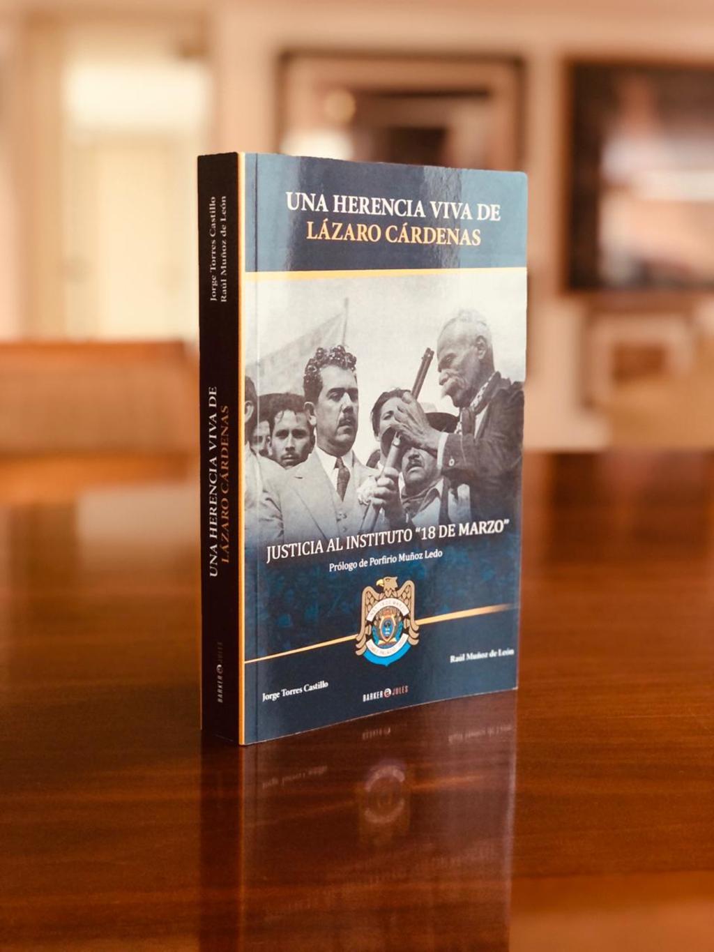 El libro consta de 470 páginas y compila 80 años de la historia del Instituto 18 de Marzo en la ciudad de Gómez Palacio.