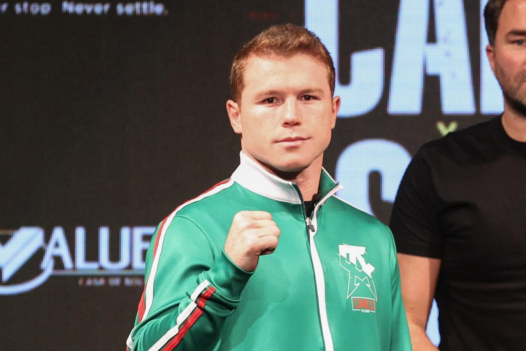 Habitualmente, la semana de una pelea de Saúl “Canelo” Álvarez involucraba su llegada espectacular a un casino de Las Vegas, donde numerosos seguidores lo vitoreaban y buscaban llamar su atención. Luego, había una ceremonia de pesaje frente a un público expectante, y una pelea en que una multitud atestiguaba el desempeño del nombre más famoso en el boxeo. (ARCHIVO) 