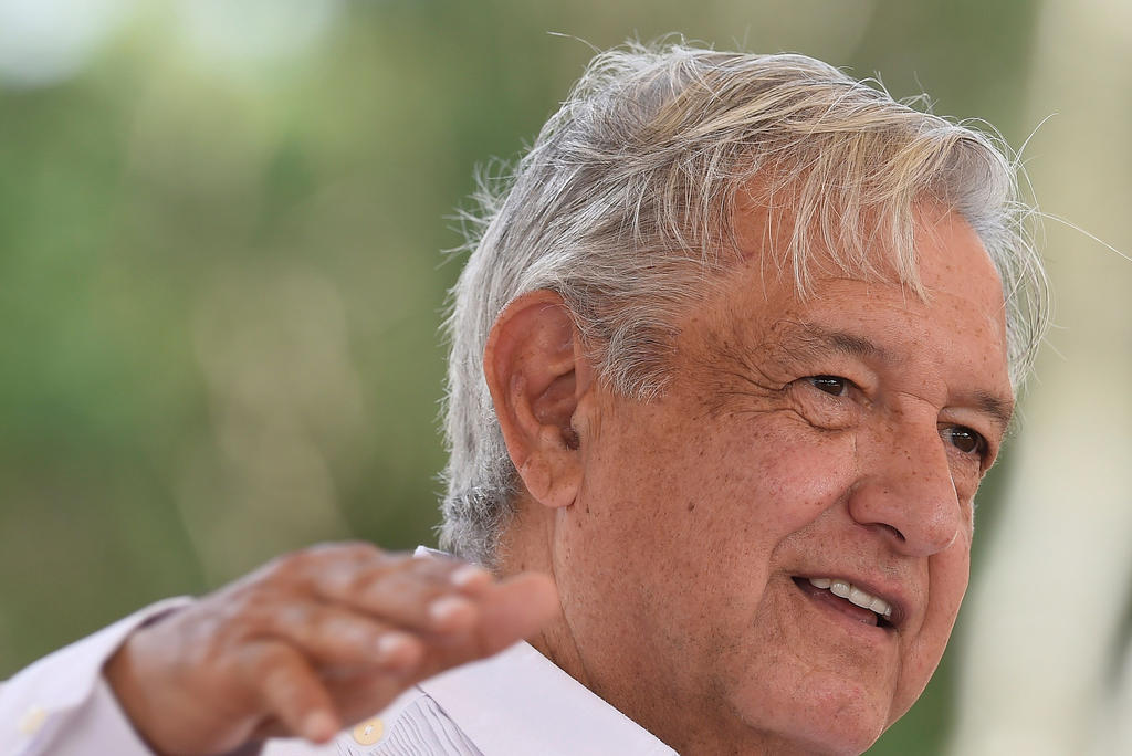  El presidente mexicano, Andrés Manuel López Obrador, anunció este domingo que una empresa del Ejército se encargará de administrar el Tren Maya en el sureste, además de otros aeropuertos de la región y de la capital. (ARCHIVO)