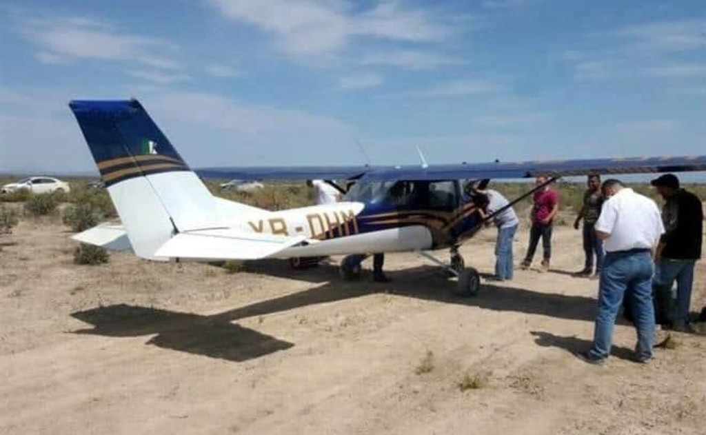 Los jornaleros agrícolas que presenciaron el accidente acudieron en auxilio del piloto, el cual quedó atrapado.