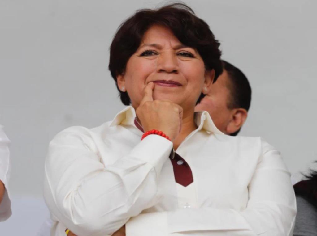 'Para que en la SEP se desempeñe como secretaria de Educación Pública la maestra Delfina Gómez Álvarez, ella va a ser la próxima secretaria de Educación. Ella tiene esa profesión, es maestra. Empezó como maestra de grupo, maestra de primaria', informó López Obrador en la conferencia matutina.
(ARCHIVO)