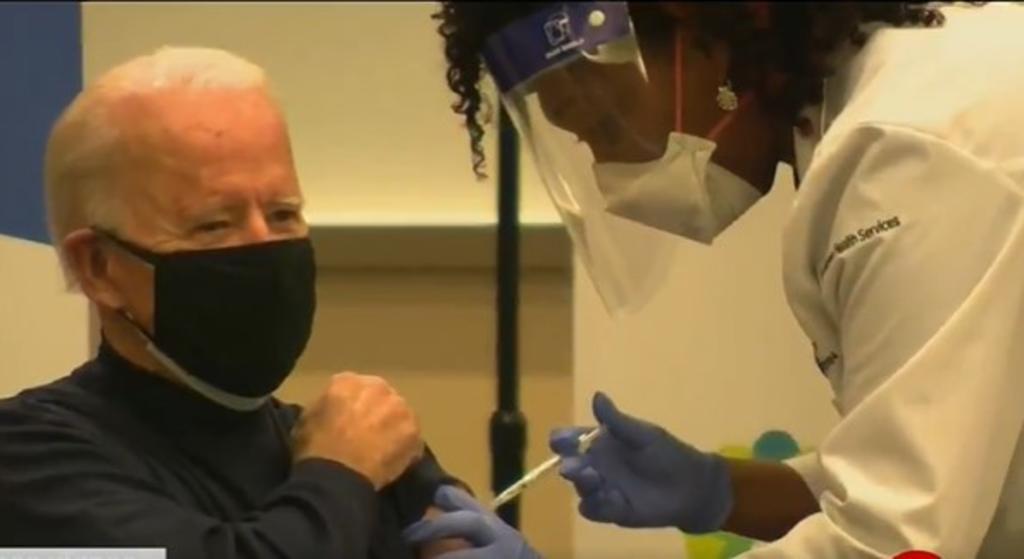 El presidente electo de EUA, Joe Biden, recibió la vacuna de COVID-19. (ESPECIAL)