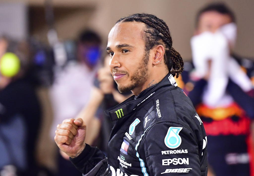 Lewis Hamilton consiguió su séptimo campeonato mundial en la máxima categoría aunque por ahora trata de recuperarse lo más pronto posible de las consecuencias físicas que le dejó el COVID-19 en su cuerpo. (ESPECIAL) 