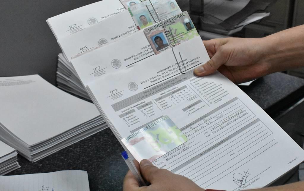 El acuerdo firmado por el secretario de Comunicaciones y Transportes, Jorge Arganis Díaz-Leal, incluye que, en materia de marina mercante, se prorroga hasta el 30 de junio de 2021 la vigencia y efectos jurídicos de los Certificados de Competencia, Certificados de Competencia Especial y Refrendos de Títulos expedidos u otorgados vigentes.
(ARCHIVO)